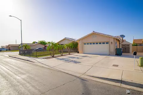 Exterior - 6302 E 44th Pl, Yuma, AZ 85365 photo 2 of 8
