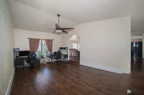 Living - 6302 E 44th Pl, Yuma, AZ 85365 photo 1 of 2