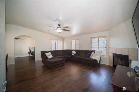 Living - 6302 E 44th Pl, Yuma, AZ 85365 photo 2 of 2
