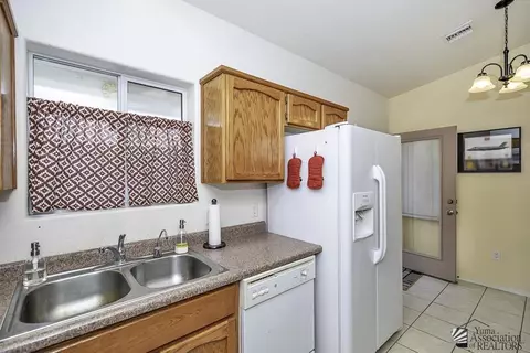Kitchen - 10669 E 34 St, Yuma, AZ 85365 photo 3 of 3