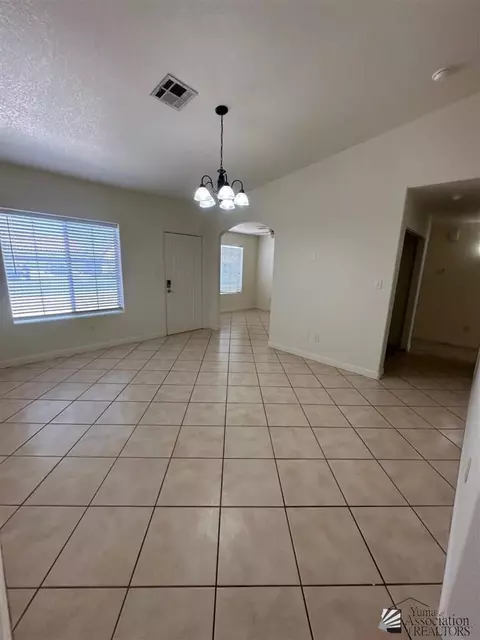 Living - 6271 E 45 St, Yuma, AZ 85365 photo 3 of 4