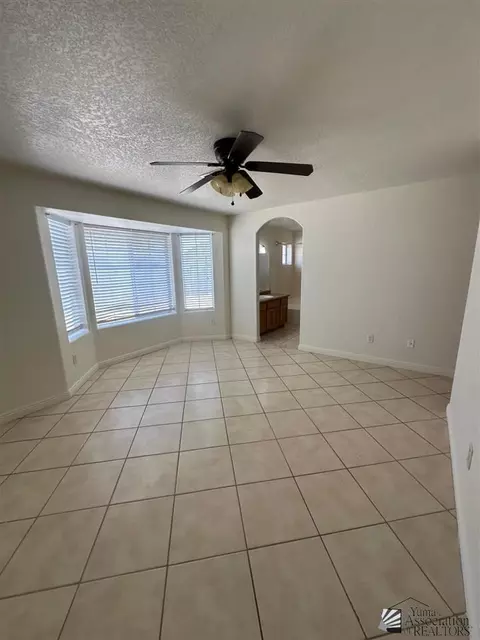 Living - 6271 E 45 St, Yuma, AZ 85365 photo 4 of 4