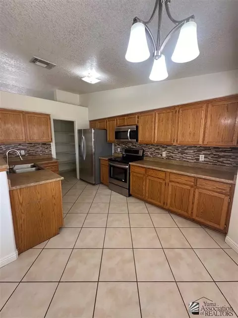 Kitchen - 6271 E 45 St, Yuma, AZ 85365 photo 2 of 3