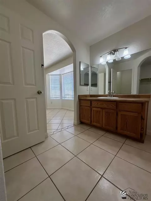 Bath - 6271 E 45 St, Yuma, AZ 85365 photo 3 of 3