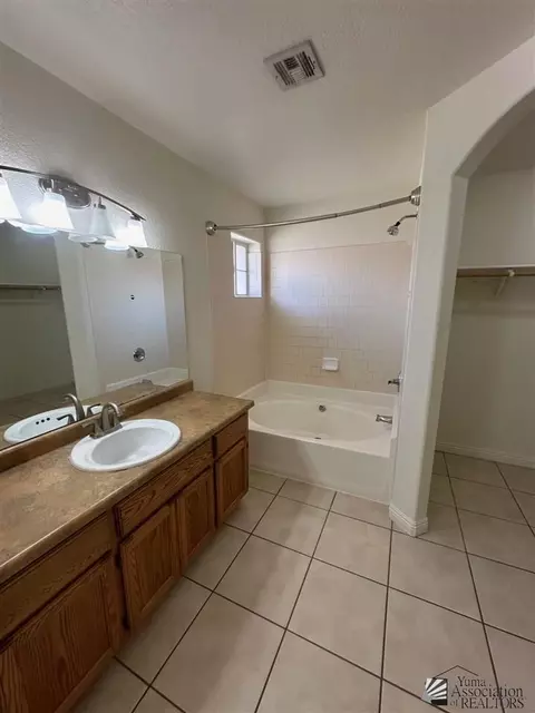 Bath - 6271 E 45 St, Yuma, AZ 85365 photo 2 of 3
