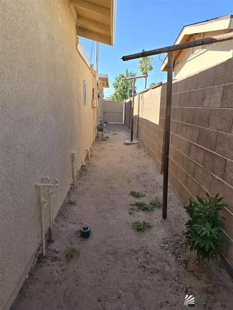 Exterior - 132 E 25 Pl, Yuma, AZ 85364 photo 8 of 9