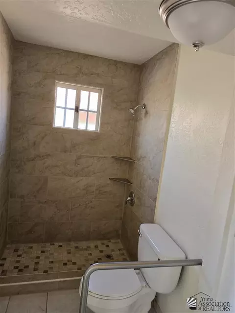Bath - 132 E 25 Pl, Yuma, AZ 85364 photo 3 of 3