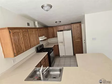 Kitchen - 132 E 25 Pl, Yuma, AZ 85364 photo 3 of 5