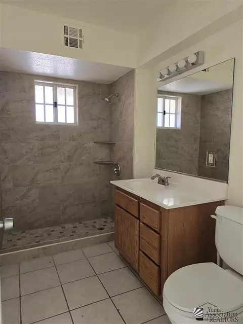 Bath - 132 E 25 Pl, Yuma, AZ 85364 photo 2 of 3