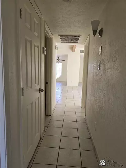 Entry Way - 132 E 25 Pl, Yuma, AZ 85364 photo 2 of 2