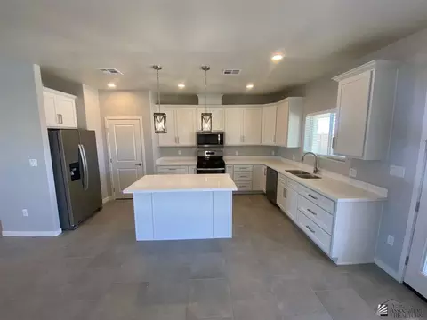 Kitchen - 12172 E 35 Ln, Yuma, AZ 85367 photo 2 of 2