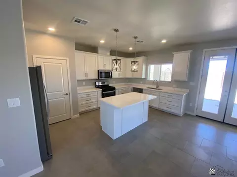 Kitchen - 12172 E 35 Ln, Yuma, AZ 85367 photo 1 of 2
