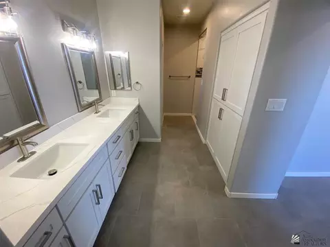 Bath - 12172 E 35 Ln, Yuma, AZ 85367 photo 1 of 4