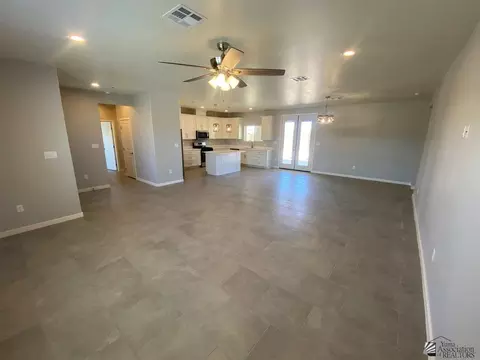 Living - 12172 E 35 Ln, Yuma, AZ 85367 photo 2 of 3