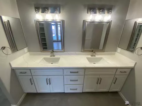 Bath - 12172 E 35 Ln, Yuma, AZ 85367 photo 2 of 4