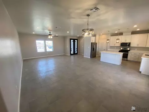 Living - 12172 E 35 Ln, Yuma, AZ 85367 photo 3 of 3