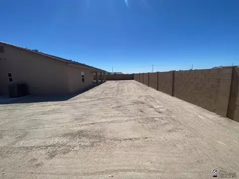 Exterior - 12172 E 35 Ln, Yuma, AZ 85367 photo 5 of 6