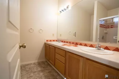 Bath - 11189 E 26 Ln, Yuma, AZ 85367 photo 1 of 2
