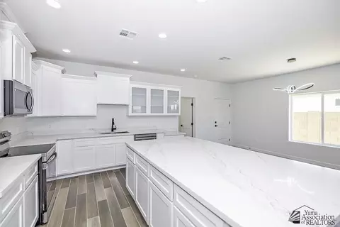 Kitchen - 7920 E 35 Pl, Yuma, AZ 85365 photo 4 of 6