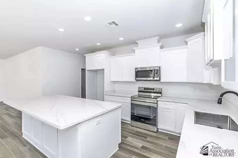 Kitchen - 7920 E 35 Pl, Yuma, AZ 85365 photo 6 of 6