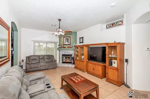 Living - 10571 E 38 Pl, Yuma, AZ 85365 photo 2 of 3