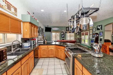 Kitchen - 10571 E 38 Pl, Yuma, AZ 85365 photo 1 of 5