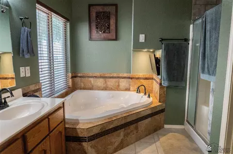 Bath - 10571 E 38 Pl, Yuma, AZ 85365 photo 2 of 3