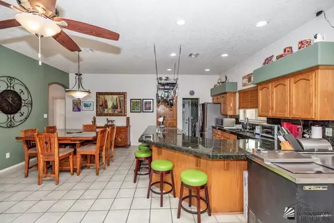 Kitchen - 10571 E 38 Pl, Yuma, AZ 85365 photo 4 of 5