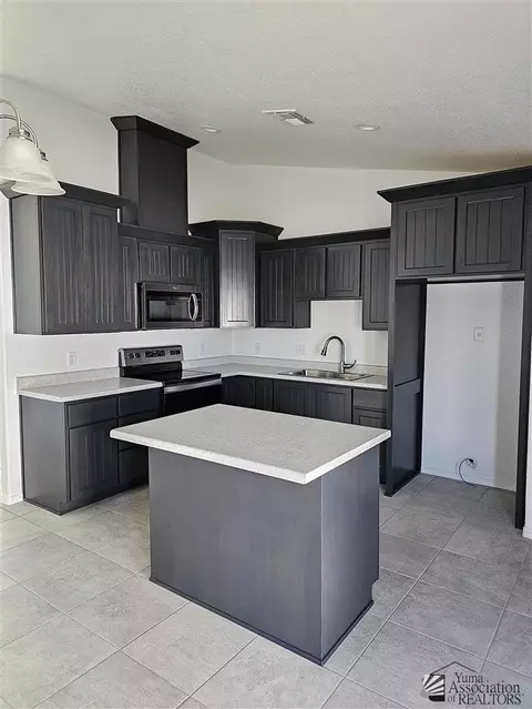 Kitchen - 4658 E Nadine St, San Luis, AZ 85349 photo 2 of 4