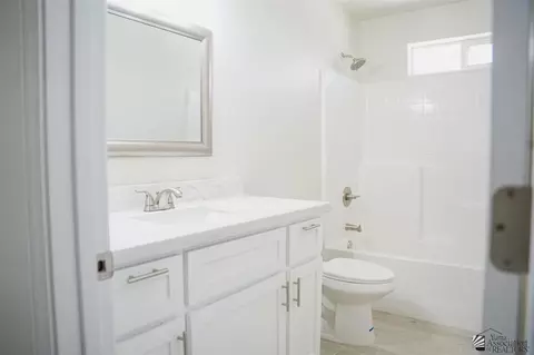 Bath - 3557 S Devane Dr, Yuma, AZ 85365 photo 3 of 6