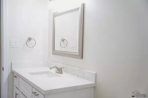 Bath - 3557 S Devane Dr, Yuma, AZ 85365 photo 2 of 6