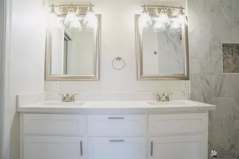 Bath - 3557 S Devane Dr, Yuma, AZ 85365 photo 4 of 6