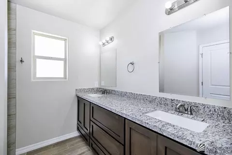 Bath - 13336 S 50 Dr, Yuma, AZ 85367 photo 3 of 5