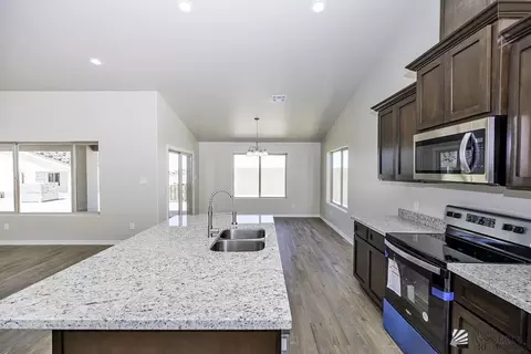 Kitchen - 13336 S 50 Dr, Yuma, AZ 85367 photo 3 of 5