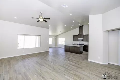 Living - 13336 S 50 Dr, Yuma, AZ 85367 photo 1 of 4