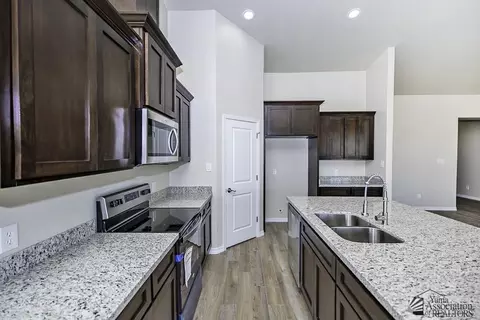 Kitchen - 13336 S 50 Dr, Yuma, AZ 85367 photo 4 of 5