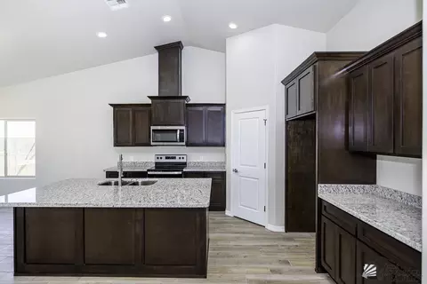 Kitchen - 13336 S 50 Dr, Yuma, AZ 85367 photo 2 of 5