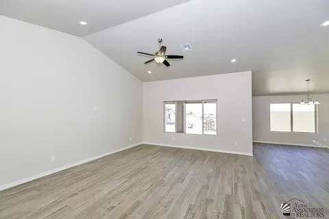 Living - 13336 S 50 Dr, Yuma, AZ 85367 photo 2 of 4
