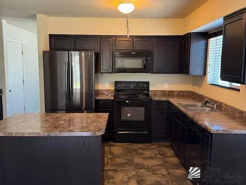 Kitchen - 7161 E 37 St, Yuma, AZ 85365 photo 1 of 2