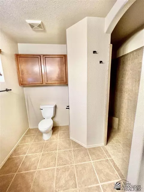 Bath - 11670 E 24 Pl, Yuma, AZ 85367 photo 3 of 4