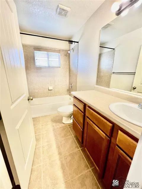 Bath - 11670 E 24 Pl, Yuma, AZ 85367 photo 4 of 4