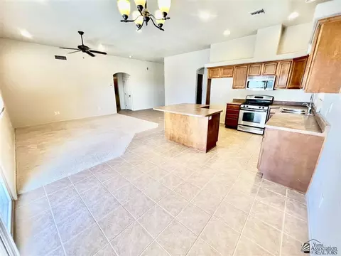 Kitchen - 11670 E 24 Pl, Yuma, AZ 85367 photo 3 of 3