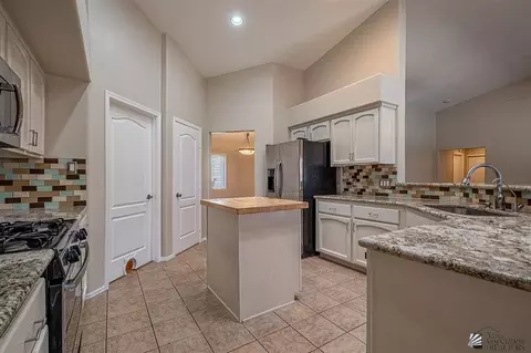 Kitchen - 8180 E 26 St, Yuma, AZ 85365 photo 1 of 2