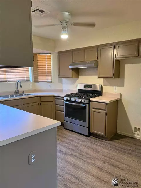 Kitchen - 7176 E 24 Pl, Yuma, AZ 85365 photo 3 of 4