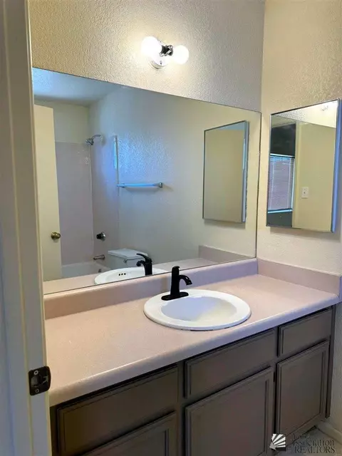 Bath - 7176 E 24 Pl, Yuma, AZ 85365 photo 1 of 3