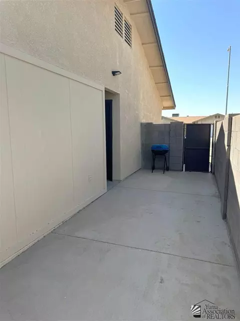 Exterior - 7176 E 24 Pl, Yuma, AZ 85365 photo 4 of 7