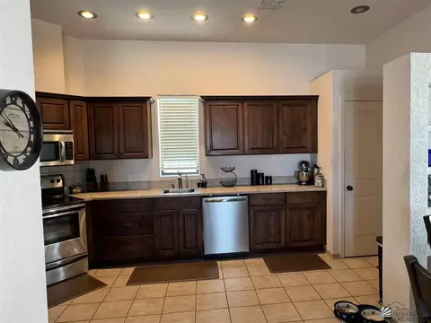 Kitchen - 14769 E 49 St, Yuma, AZ 85367 photo 3 of 4