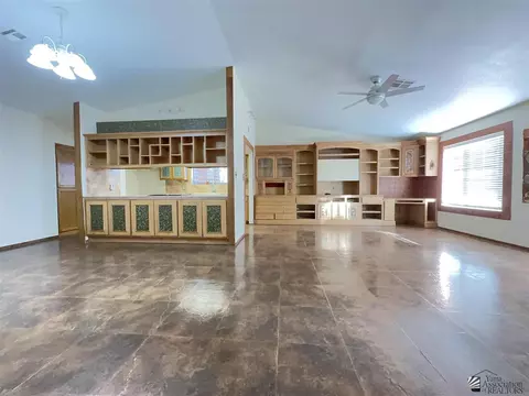 Living - 6335 E 40 Ln, Yuma, AZ 85365 photo 2 of 8