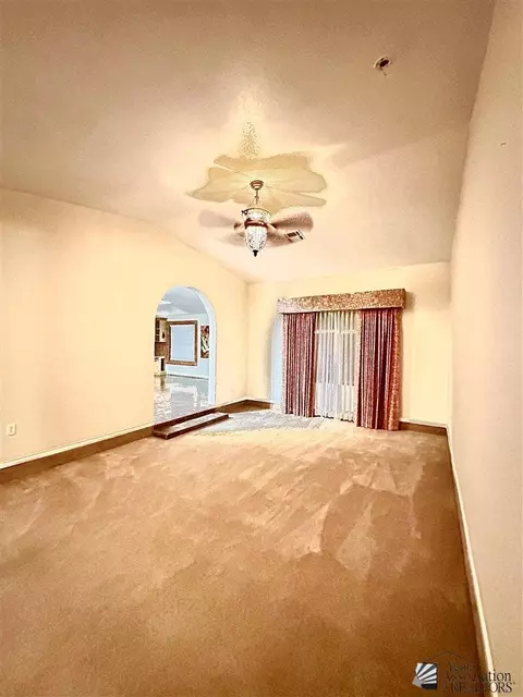 Living - 6335 E 40 Ln, Yuma, AZ 85365 photo 4 of 8