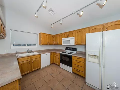 Kitchen - 13852 E 52 Dr, Yuma, AZ 85367 photo 1 of 3